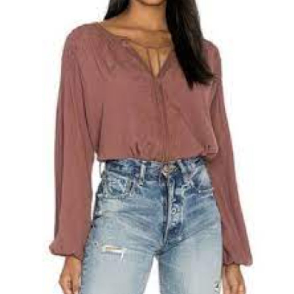 ASTR THE LABEL CLAUDINE DUSTY PINK TIE NECK KEYHOLE FLORAL EMBROIDERY BLOUSE - S